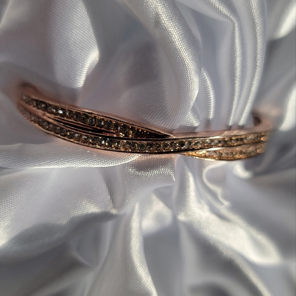 Rose gold tone clasp bangle with crystal stones women's costume jewelry - Picture 2 of 6